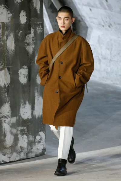 Look 10